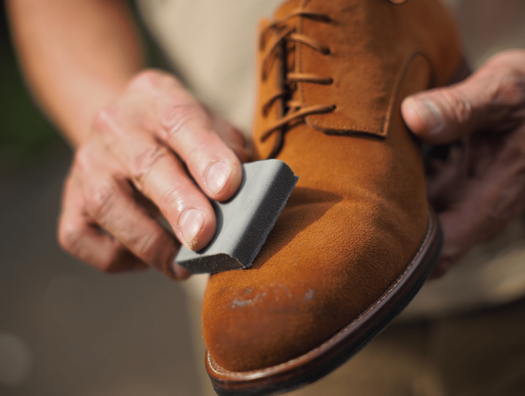 Astuces pour nettoyer des chaussures en daim facilement