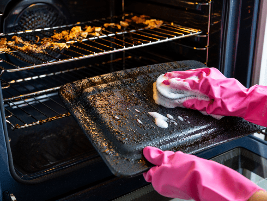 Comment nettoyer un four très sale