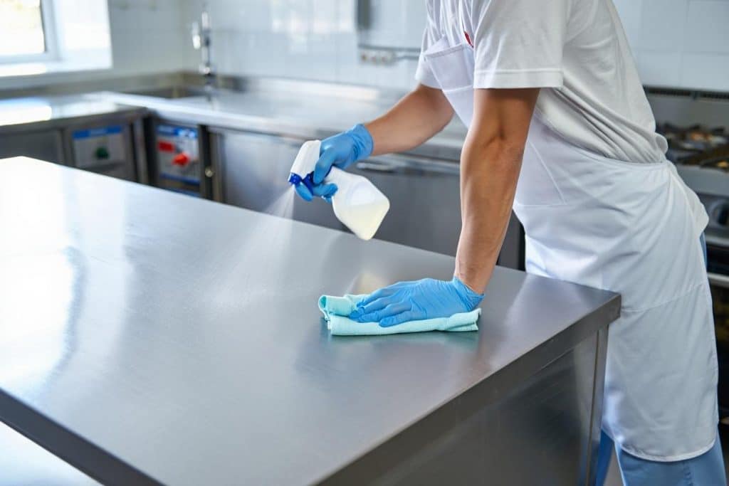 surface inox cuisine professionnelle brillante